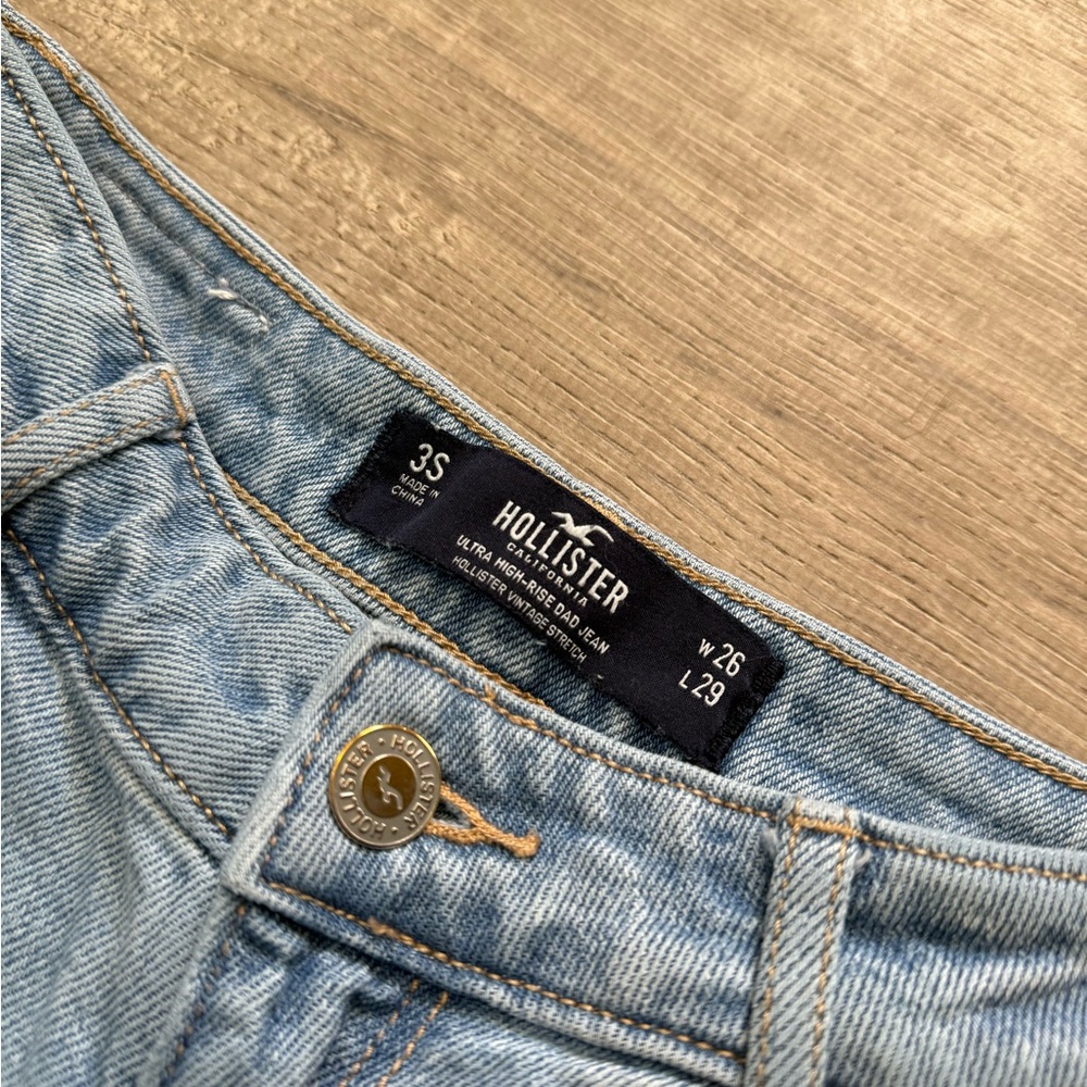 •HOLLISTER• ULTRA HIGH RISE DAD JEANS - Picture 4 of 7